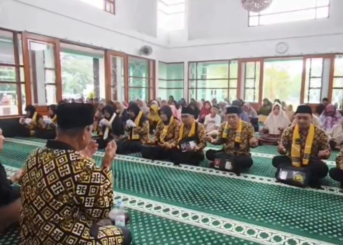 Puluhan Warga Ciamis Umroh Bersama Elqoshwa Prima Wisata, Umroh Selama 10 Hari Hanya Bayar Rp 24 Juta 