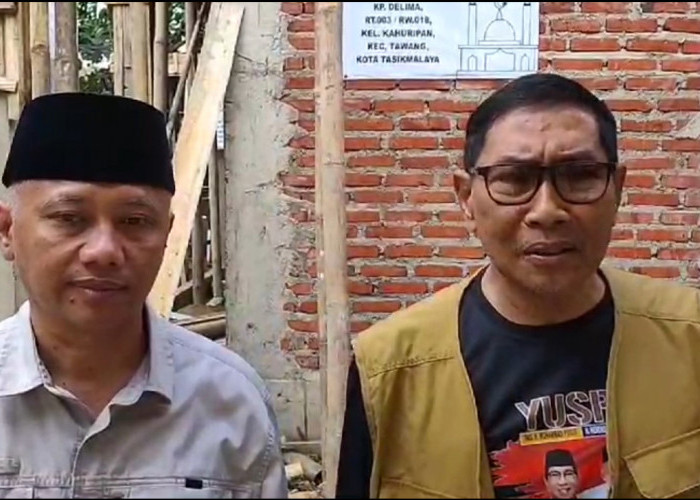 Pasangan Yusro Belusukan Bantu Renovasi Masjid, Berikan Bantuan Material Bahan Bangunan