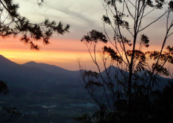 Wisata Alam Gunung Putri Lembang: Pendakian Santai dengan Pemandangan Bandung yang Memukau
