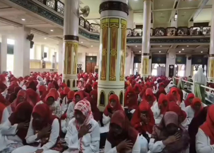 Elqoshwa Prima Wisata Gelar Tabligh Akbar Kemerdekaan, Jemaah Dapat Puluhan Voucher Umroh Dan Merchandise 