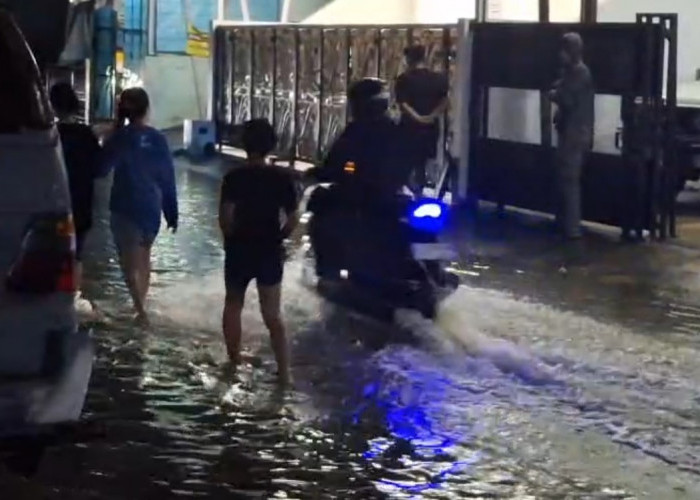 Sampah Jadi Biang Kerok Adanya Genangan di Kota Resik, Air dari Jalan Tidak Masuk ke Saluran Drainase