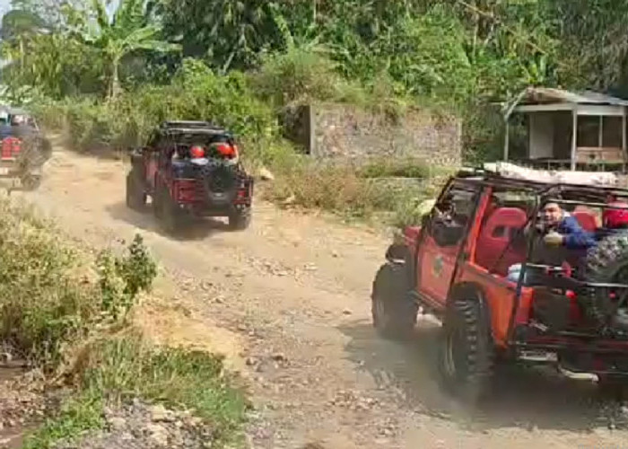 Kantor OJK Tasik dan Awak Media Jajal Wisata Jeep Garut, Susuri Trek Kaki Gunung Guntur 