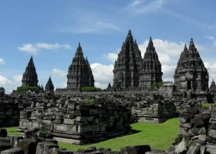 Jejak Sejarah yang Terukir dalam Batu, Sejarah Candi Yang Ada di Indonesia