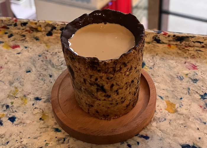 Habiskan Kopinya, Makan Gelasnya! Inovasi Kopi Edible Cup Bebas Sampah, Bye-byee Plastik!