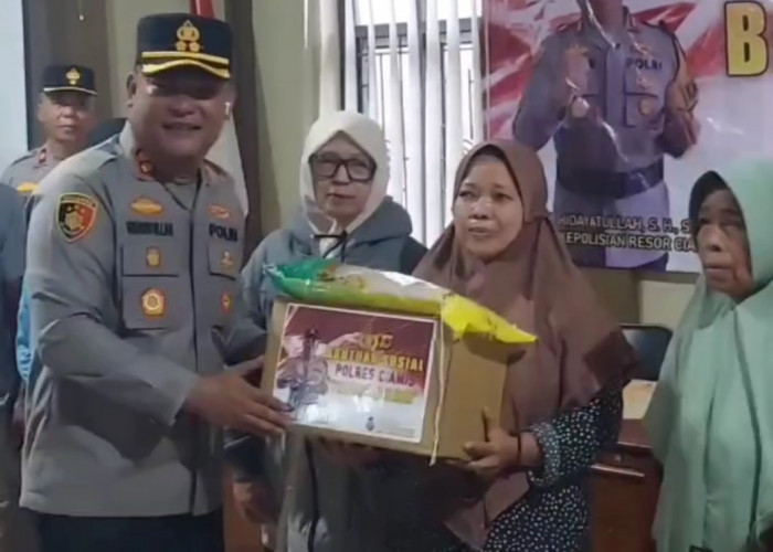 Polres Ciamis Salurkan Bantuan Untuk Korban Pergerakan Tanah, Warga Minta Direlokasi ke Tempat Aman