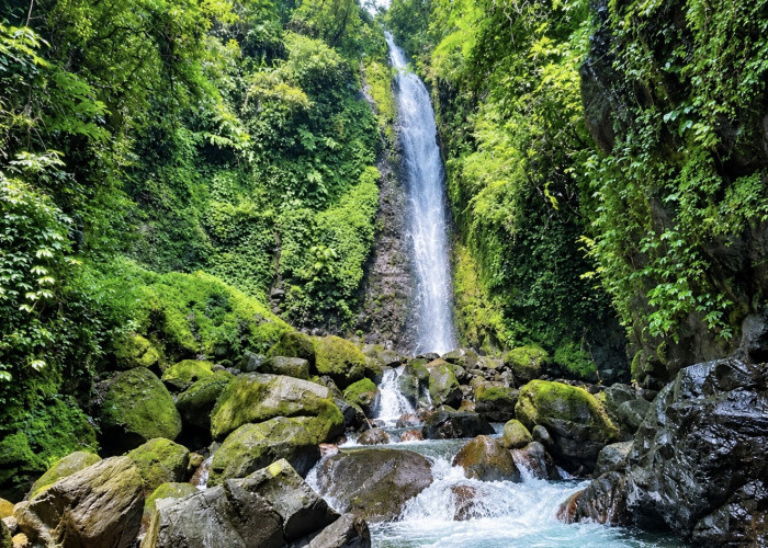 Pesona Curug Ciparay Tasikmalaya, Air Terjun Kembar di Kaki Galunggung yang Bikin Betah