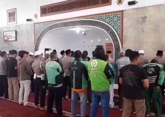 Komunitas Ojol Banjar Gelar Doa Untuk Korban Demo Jakarta, Bersama TNI Polri Gelar Salat Ghaib