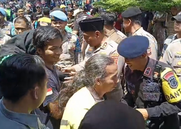 Jaga Stabilitas Sosial Ratusan Driver Ojol Dapat Bantuan Beras, Dibagikan Usai Doa Bersama di Mako Polresta