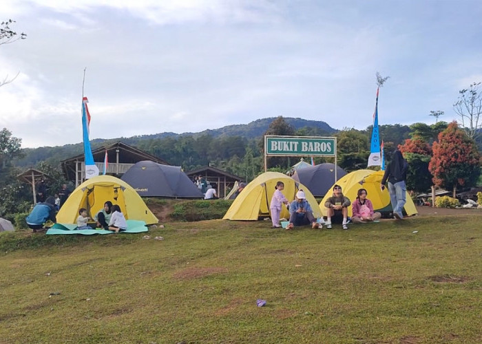 Pesona Wisata Berkemah Di Bukit Baros Panjalu Ciamis, Menikmati Keindahan Alam Bak Negeri Di Atas Awan 