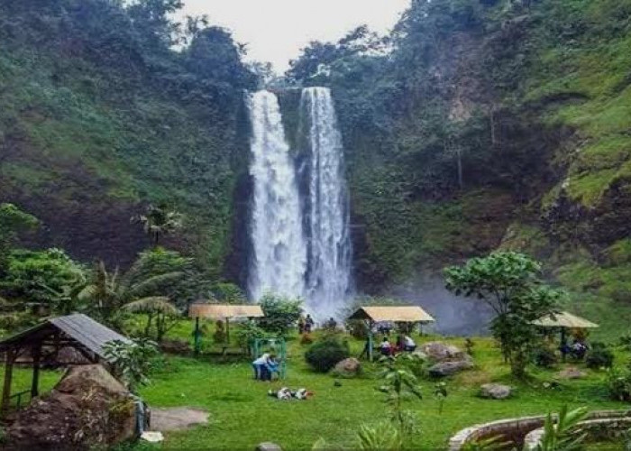 Menyingkap Tabir Legenda Sang Hyang Taraje: Tangga Langit di Jantung Rimba Garut