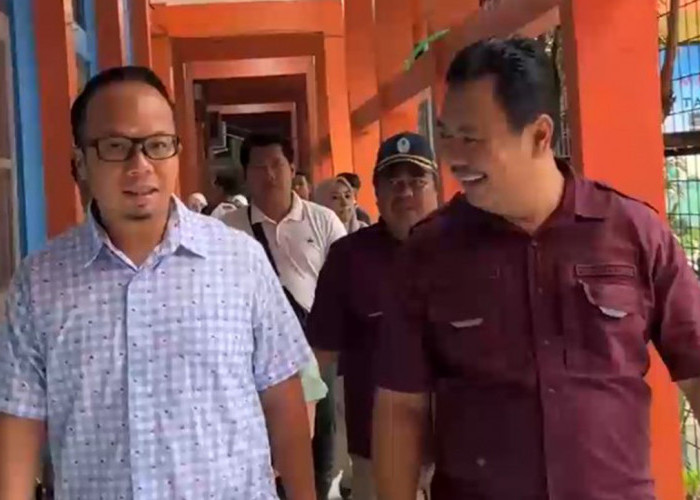 Datang ke Sekolah, Wali Kota Kenalkan Program Tasik Pintar, Diawali Pembagian Perlengkapan Sekolah