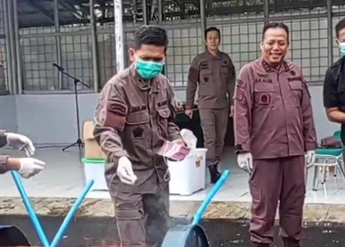 Kejaksaan Negeri Kabupaten Tasikmalaya Musnahkan Ribuan Butir Psikotropika dan 12 Ribu Lembar Upal 