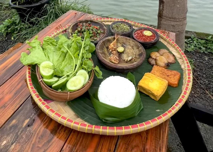 Saung Balarea Masakan Sunda Asli, Nikmati Kuliner Tradisional dengan Pemandangan Sawah yang Tenang