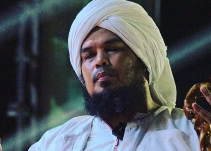 Profil Ustadz Derry Sulaiman: Dai Nyentrik yang Merangkul dengan Cinta, Bukan Mencela