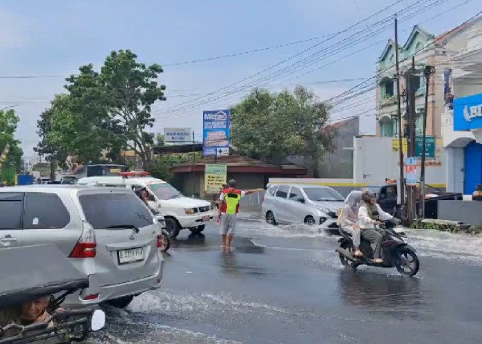 Jalan di Jalur Provinsi Tergenang Air Seharian, ini Penyebabnya...