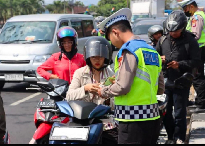 Jangan Sampai Helm Hanya Dipakai Takut Ditilang
