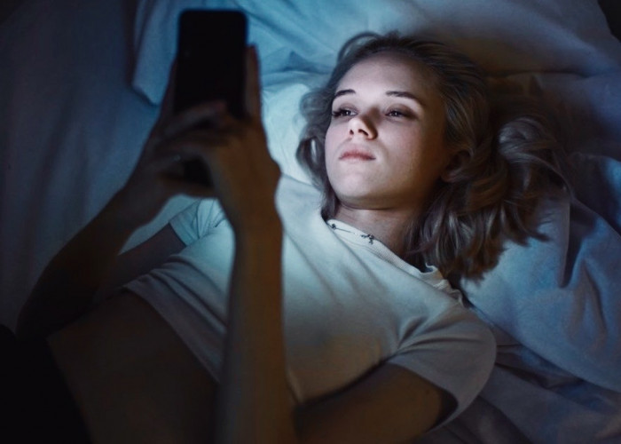 Kenapa Makin Sering Scroll Malah Makin Ngerasa Sepi? Ini Penjelasan dan Cara Mengatasinya