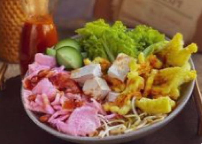 Resep Asinan Betawi, Nikmati Sensasi Pedas dan Segar Asinan Betawi dengan Kerupuk Mie Kuning