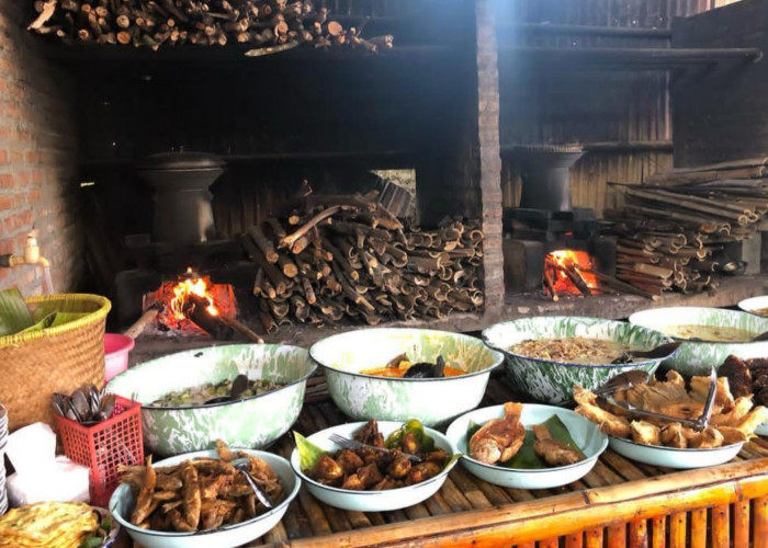 Nikmati Hidangan Khas Sunda di Rumah Makan Saung Panyawah Tasikmalaya, Murah Nggak Bikin Kantong Jebol