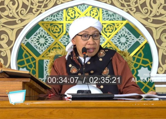 Pahala Mendengar dan Membaca Al-Qur’an, Apakah Sama? Buya Yahya Beri Penjelasan