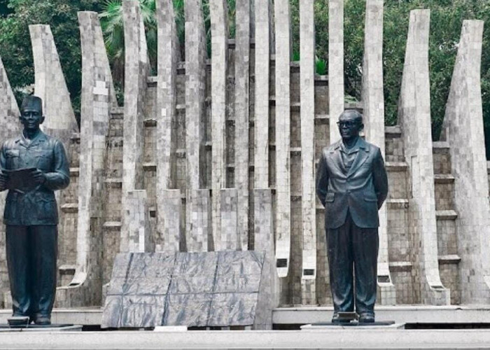 Spot Foto Estetik Bertema Sejarah di Taman Proklamasi