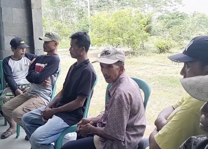 Dipecat Tanpa Alasan yang Jelas, Puluhan Anggota Linmas Geruduk Kantor Kelurahan Muktisari Banjar