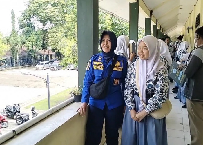 Seorang Siswi Smansa Minta Bantuan Damkar Ambil Rapor, Orang Tua Berhalangan Serta Terinspirasi Dari Medsos 