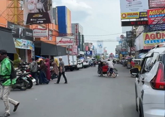 Pasar Dadakan di Jalan HZ Jelang Lebaran Melanggar Perda, Keberadaan PKL Dikhawatirkan Mengganggu Lalin