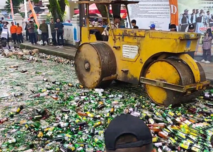 Cipta Kondisi Malam Tahun Baru, Polres Tasikmalaya Musnahkan Ribuan Botol Miras