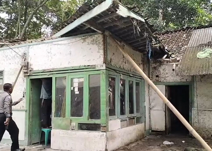 Diduga Lapuk, Rumah Warga Di Balokang Banjar Ambruk, Begini Nasib Korban Sekarang