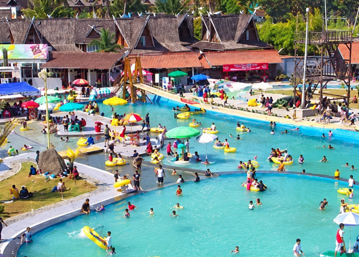 Saat Ombak Buatan Hadir di TeeJay Waterpark Tasikmalaya, Pengunjung Rasakan Sensasi Layaknya di Pantai