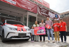 Kepala Madrasah Aliyah di Garut Menangkan Mobil Listrik dari Undian SIMPATI HOKI