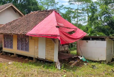 Sudah 10 Bulan Ambruk, Buruh Jahit Berharap Terima Bantuan Bedah Rumah, Terpaksa Masak di Ruang Tengah