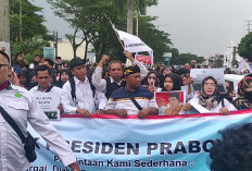 Ribuan Guru Madrasah Minta Diprioritaskan Diangkat P3K, Gelar Apel Akbar di Depan Bale Kota Tasikmalaya