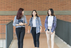 Bingung Memilih Outfit untuk ke Kampus? Ini Tips Tampil Simpel tapi Tetap Stylish