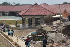 Baru Berdiri, Siswa SMA 11 Kota Tasikmalaya Terpaksa Harus Taklukkan Debu Tambang untuk Sampai Sekolah