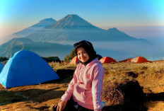 Bukan Cuma Sunset yang Indah dan Spot Foto “Logo Aqua”! Ini Alasan Pendaki Pemula Wajib Muncak ke Gunung Prau