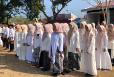 Memperingati Hari Santri 2026, Santri Melaksanakan Apel Pagi di Lapangan Jami Lega Kp. Bojong Benteng