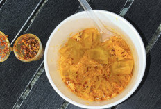 Malam Ramai di Angkringan Dimsum Kuah, Pembeli Tak Henti Berdatangan Demi Semangkuk Kehangatan