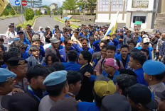 Puluhan Massa PMII Tasikmalaya Gelar Aksi di Hari Antikorupsi, Soroti MBG, Aset Daerah Hingga Pinjaman 230 M