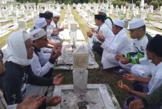 FPI Tasikmalaya Ziarah dan Tahlil di Taman Makam Pahlawan. Pengingat Kemerdekaan Tidak Diraih Dengan Mudah