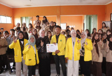 Mahasiswa Sosialisasikan Pencegahan Pernikahan Dini di SMK BPI Baturompe Tasikmalaya