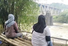 Bantaran Sungai Citanduy Disulap Jadi Tempat Melepas Penat, Kereta Api Melintas di Atas Sungai Jadi Daya Tarik
