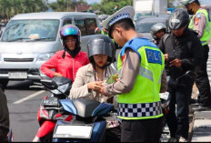 Jangan Sampai Helm Hanya Dipakai Takut Ditilang