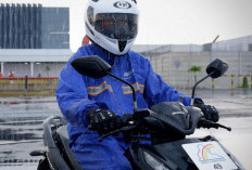 Musim Hujan Bikin Jalan Lebih Berisiko, Pengendara Motor Perlu Perhatikan Hal Ini