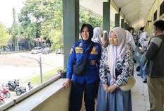 Seorang Siswi Smansa Minta Bantuan Damkar Ambil Rapor, Orang Tua Berhalangan Serta Terinspirasi Dari Medsos 