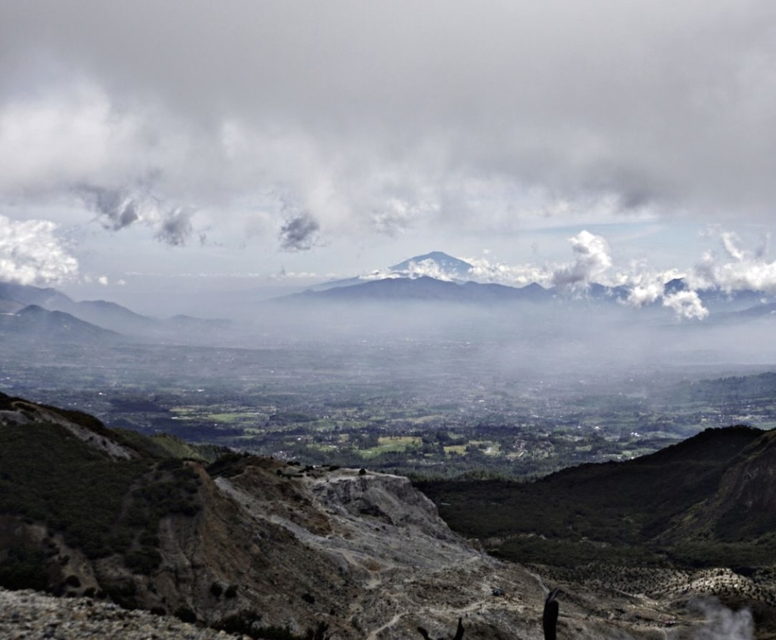 Gunung Cantik di Jawa Barat yang Wajib Kamu Kunjungi!