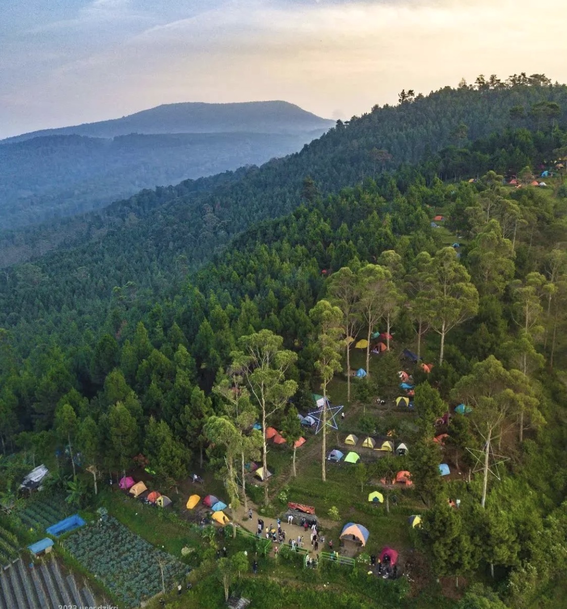 Rekomendasi Naik Gunung Pemula di Jabar, Trek Pendakian Mudah!