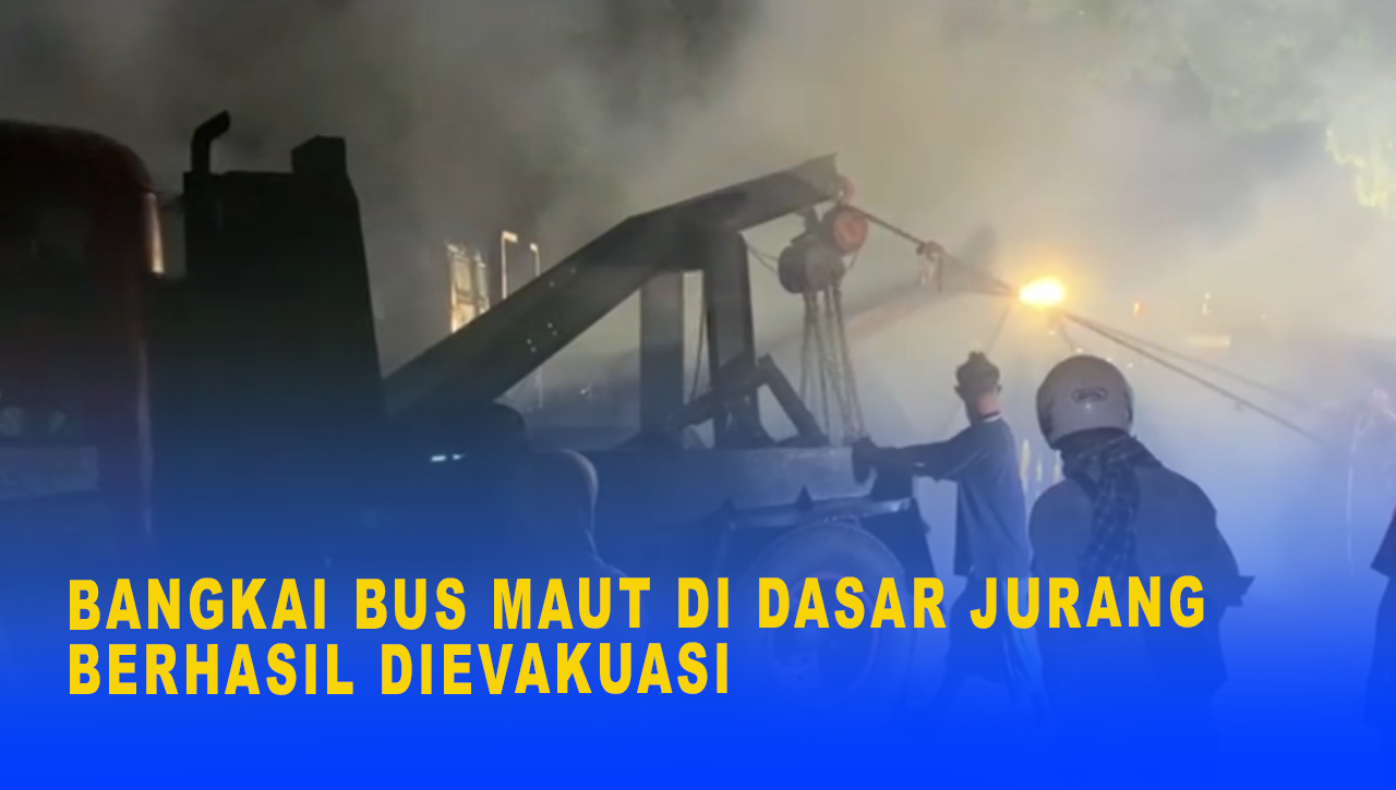 BANGKAI BUS MAUT DI DASAR JURANG BERHASIL DIEVAKUASI