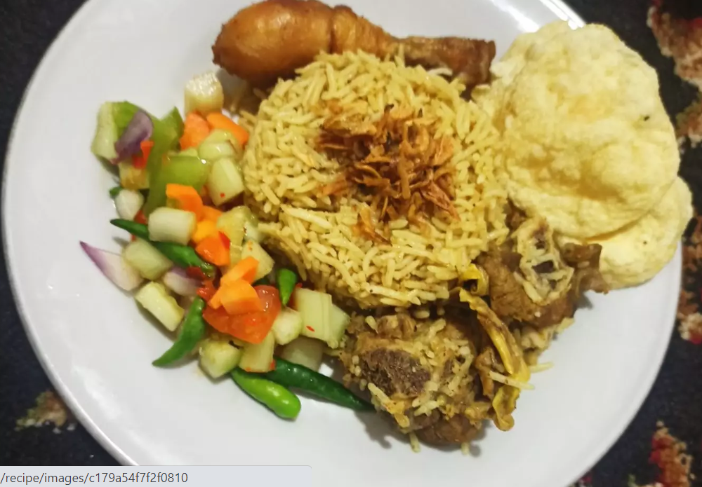 5 Keistimewaan Nasi Kebuli Ayam Kambing. Kamu, Wajib Tahu!